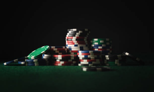 komoslot platform showing football betting, live dealer, slots, and esports markets